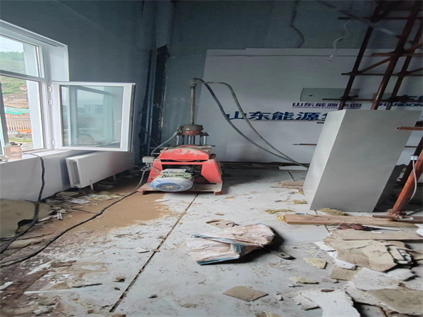 郑场镇地基基础下沉墙体裂缝加固注浆顶升施工